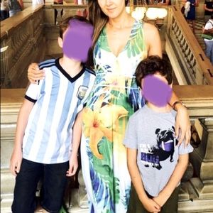 Beautiful dress like new. Perfect for any ocasión